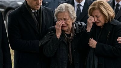 كامله دُفنت مع طفليها أحياء… لكن ما اكتشفته داخل التابوت صدم الجميع!
